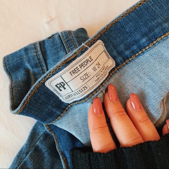 Free People Jeans 💙 - Picture 2 of 5